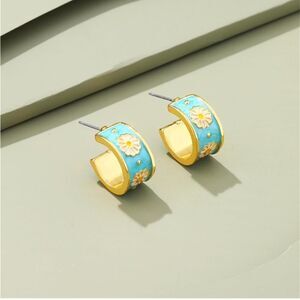 14k gold plated daisy earrings